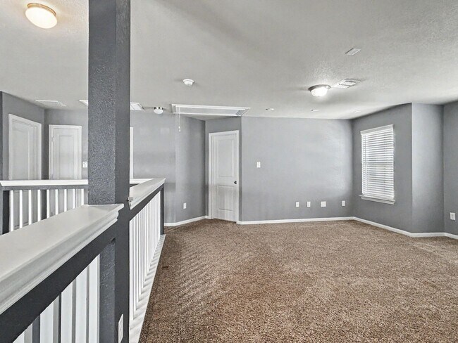 Building Photo - Spacious 4-Bedroom w/ Loft - Far West San Antonio