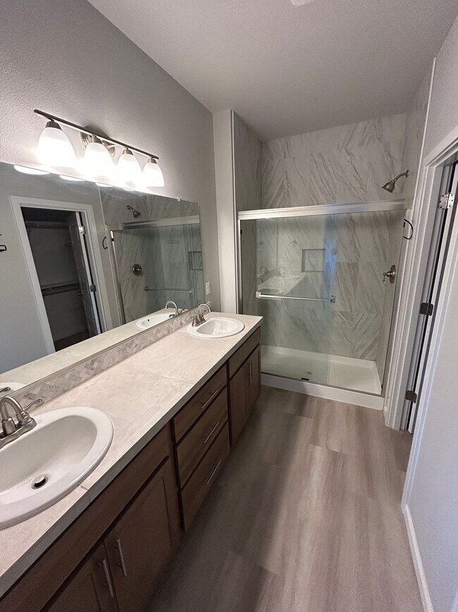 Building Photo - Beautiful 4 Bedroom, 2 Bath Home in Carlton