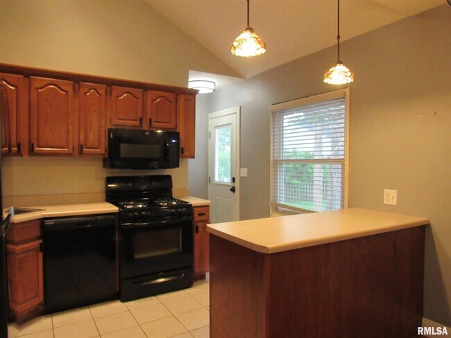 Building Photo - 1126 W Lombard St