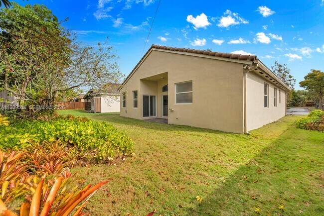 Building Photo - 18322 SW 94th Ct