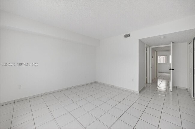Building Photo - 800 SW 104th Ct
