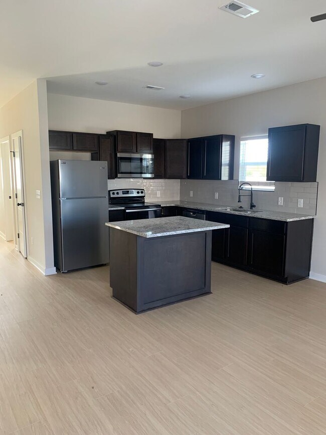 Building Photo - 5406-08 BRESSLER Dr