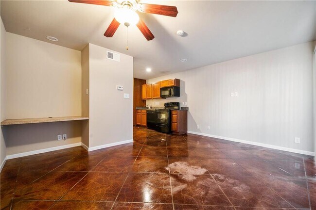 Primary Photo - 301 W 38th St