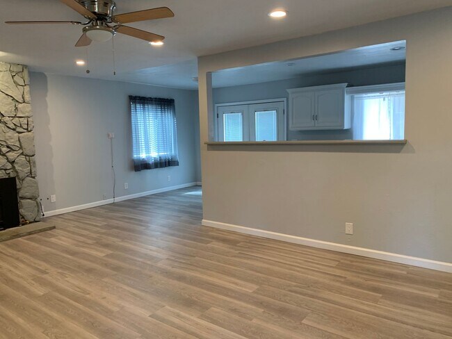 Building Photo - Beautifully upgraded interior, one dog considered.