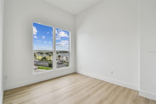Building Photo - 3826 Pompano Dr SE