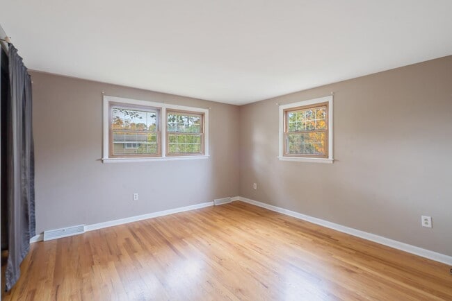 Building Photo - 20 Apricot Ln