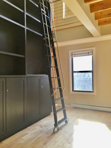 Building Photo - 35 E Concord St