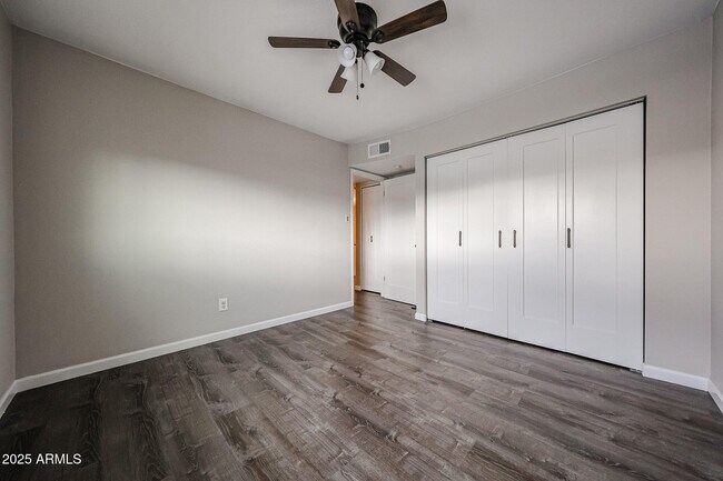 Building Photo - 1014 E Bendix Dr