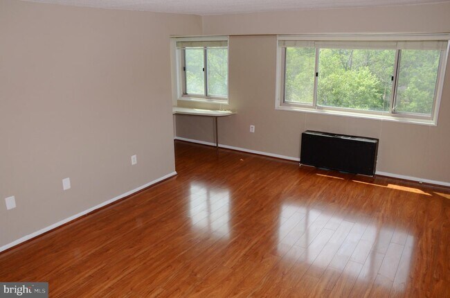 Building Photo - 2500 N Van Dorn St