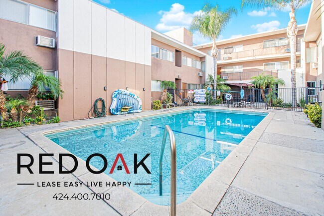 Building Photo - 15405 Vanowen St