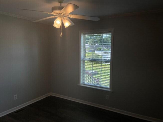 Building Photo - 116 Deer Tree Dr