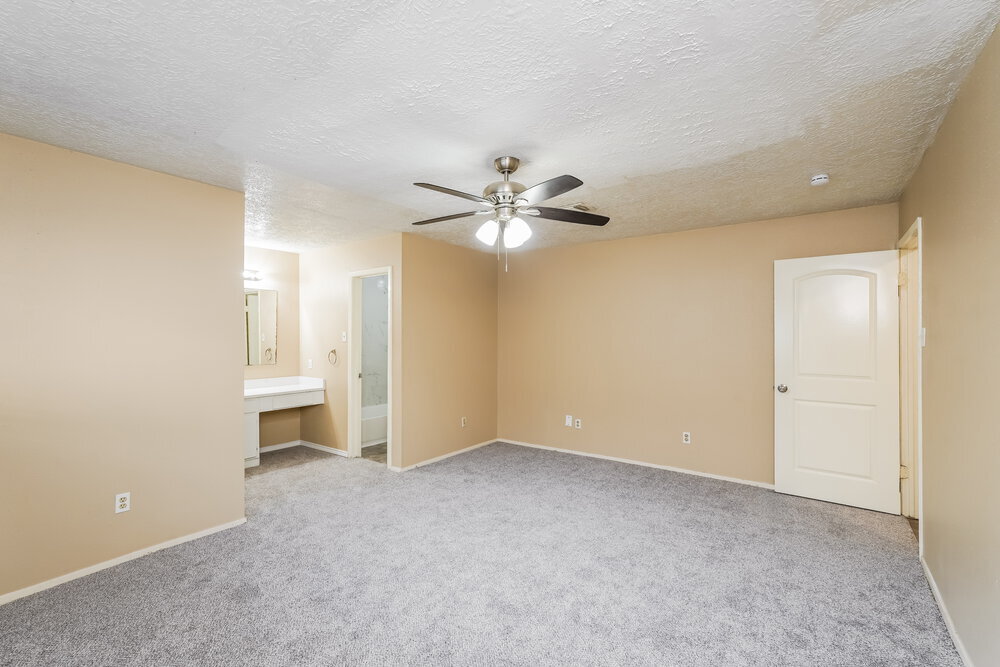 Building Photo - 1711 Meadow Green Dr