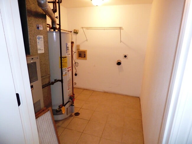 Building Photo - Stunning 3 Bedroom/ 3 Bath Home With Large Backyard!