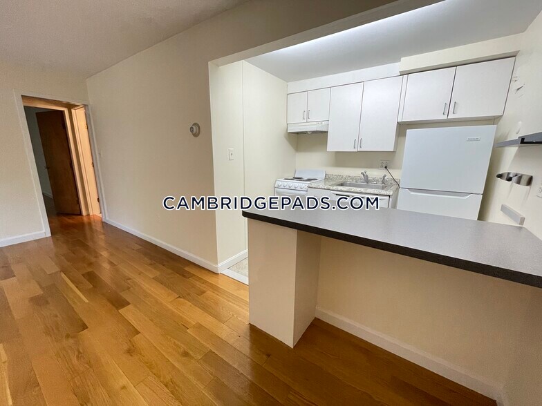 Building Photo - 77 Trowbridge St