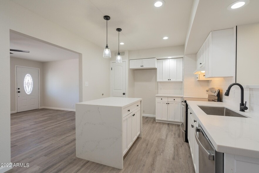 Building Photo - 822 W 18th St