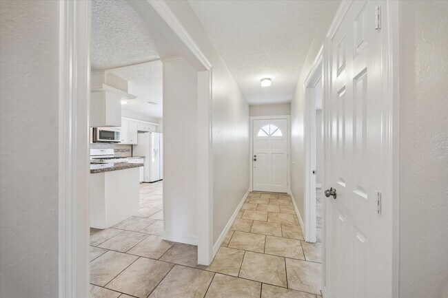 Building Photo - 23103 Berry Pine Dr