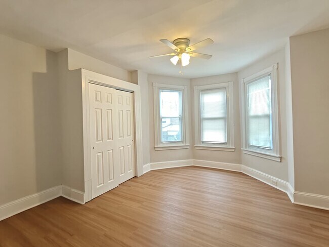 Building Photo - 4441 N Chadwick St
