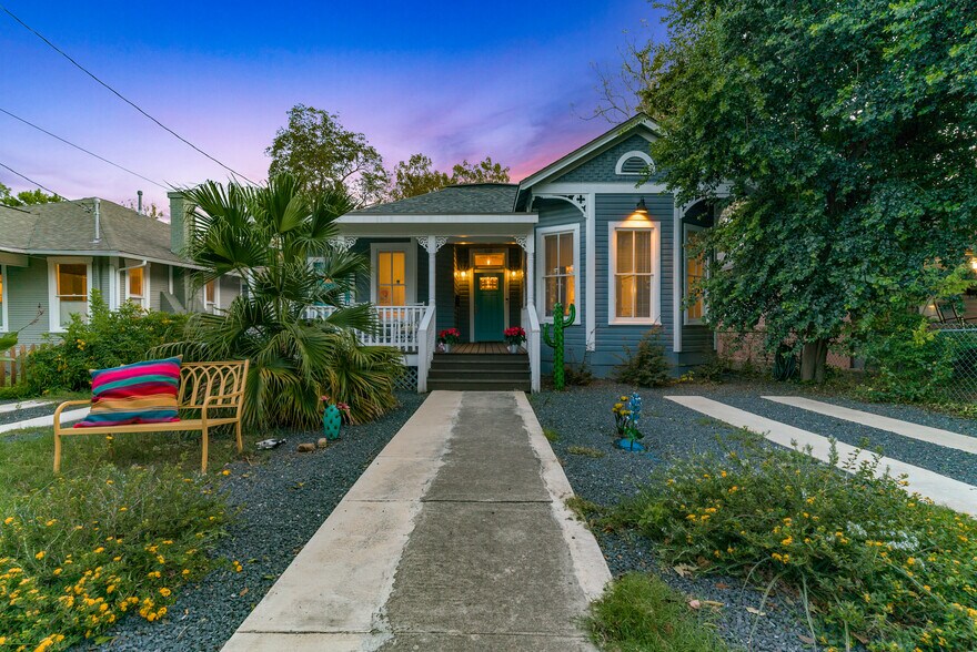 Building Photo - 510 E Mistletoe Ave