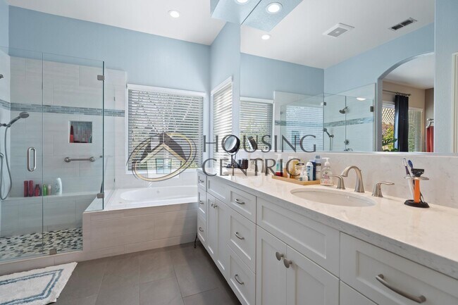 Building Photo - Executive Single Story Rental in Gated Serrano Community!