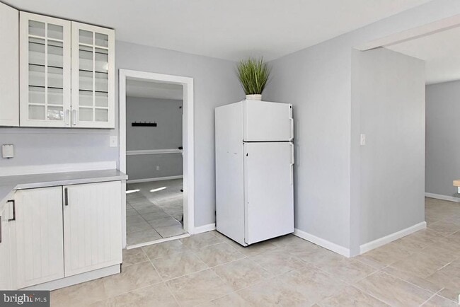 Building Photo - 2104 S Nelson St