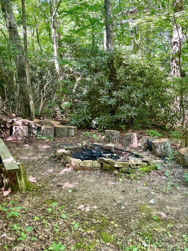 Building Photo - 3 Bed, 2.5 Bath Home For Rent in Fairview