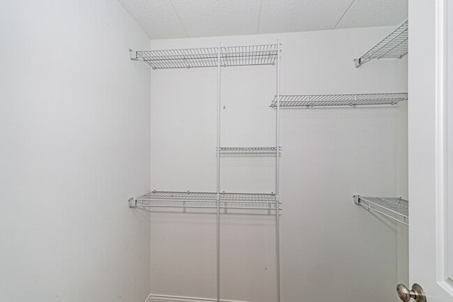 Building Photo - 3851 N Parkway Dr