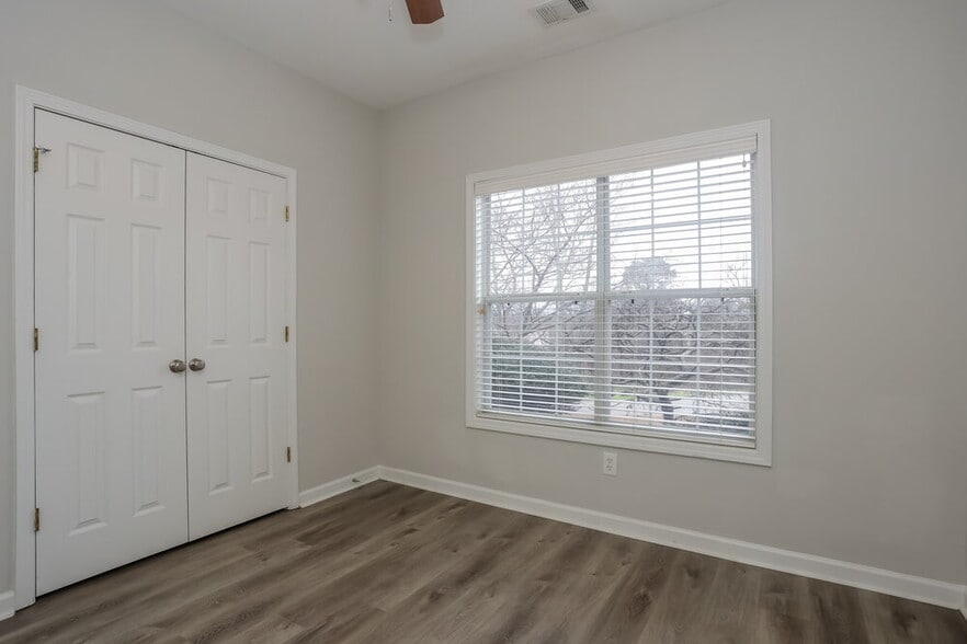 Building Photo - 2650 Neighborhood Walk