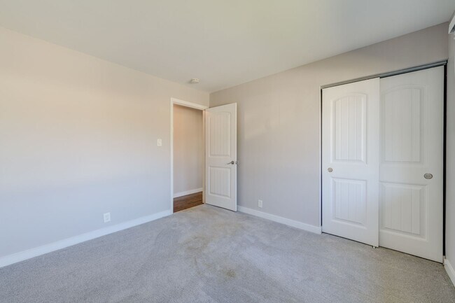 Building Photo - Renovated Pet Friendly House