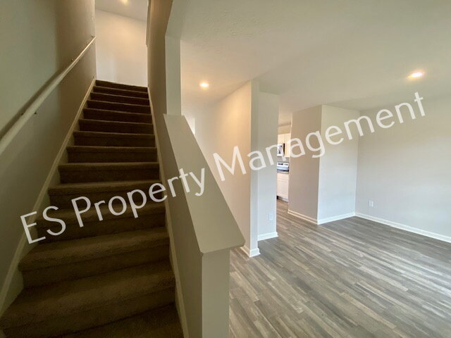 Building Photo - Gorgeous 5 Bedroom 3 Bathroom New Build in Muncie!