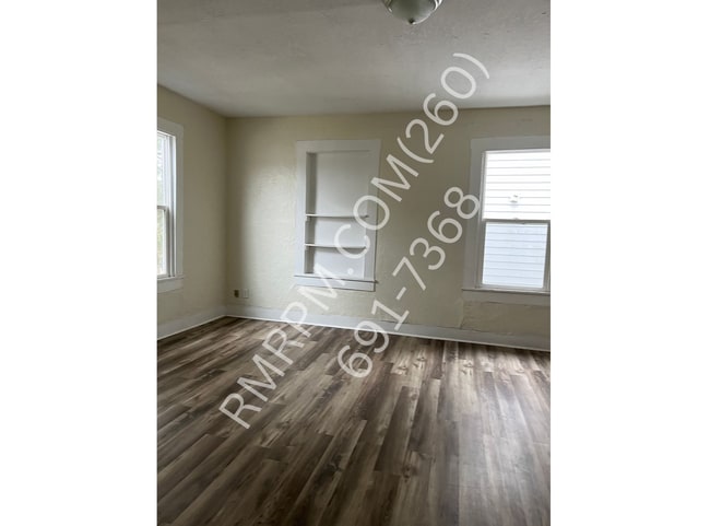 Building Photo - 36 1/2 N Lafontaine St