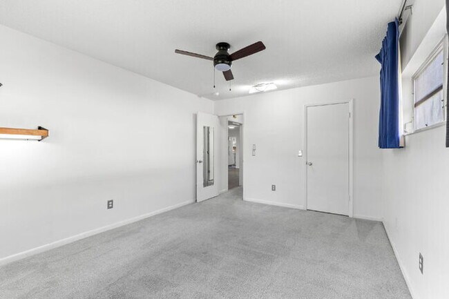 Building Photo - "Spacious 2-Bed, 2-Bath Condo Oasis in Prime Clearwater Location – 55+ COMMUNITY