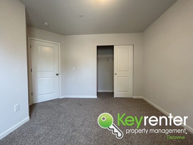 Building Photo - Must-have 3Bed/2.5Bath Lakewood Home