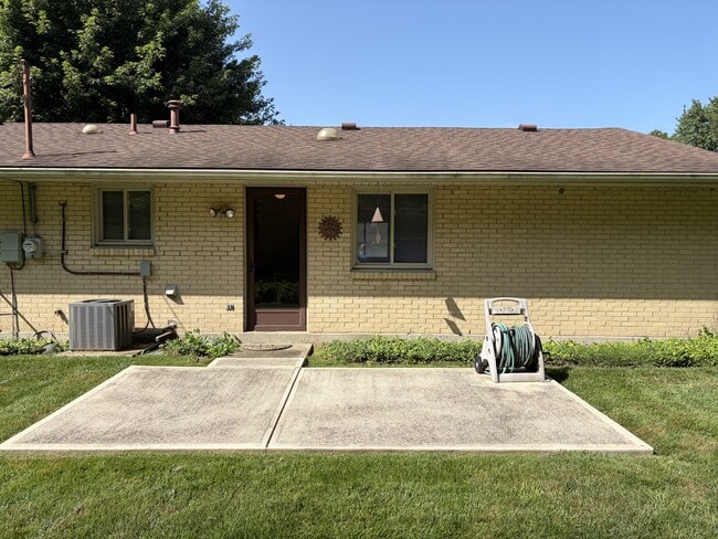 Building Photo - 6537 Highbury Rd