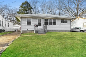 Building Photo - 335 De Smet Dr