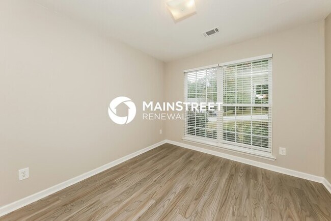 Building Photo - 4 Bedroom Pet-Friendly Home in Union City, GA with Main Street Renewal