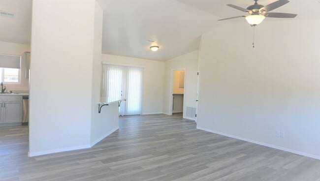 Building Photo - 523 N Leonardo De Vinci Dr
