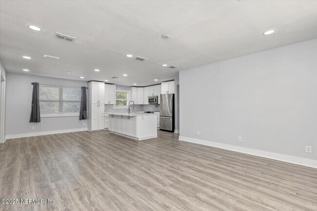 Building Photo - 6643 Greenfern Ln
