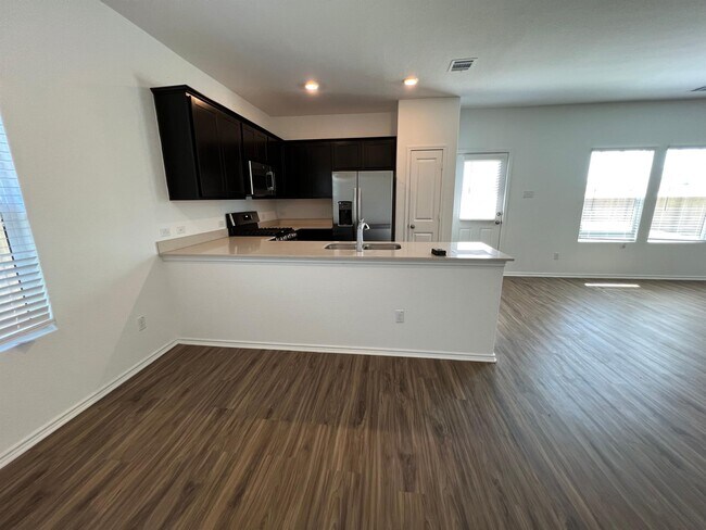 Building Photo - 300 Geode Glen