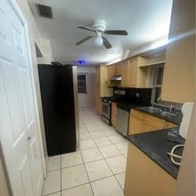 Building Photo - 12030 NW 29th Manor
