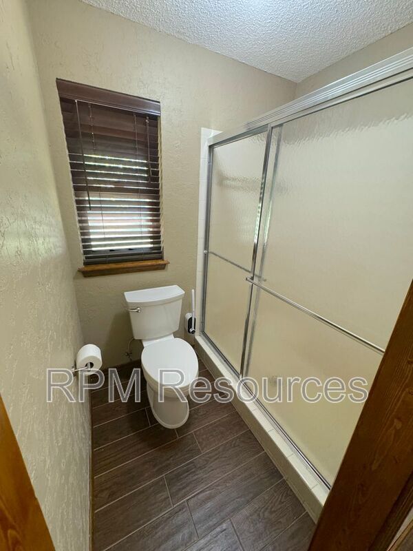 Building Photo - 12000 Hollyrock Dr