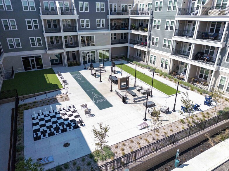 Building Photo - The Signature at Carmel