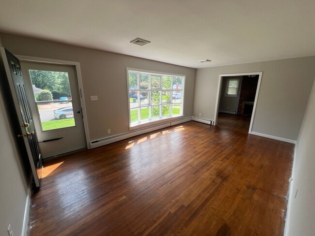 Building Photo - Very Spacious 3 bdrm/1 bth House Located in Henrico's West End!!