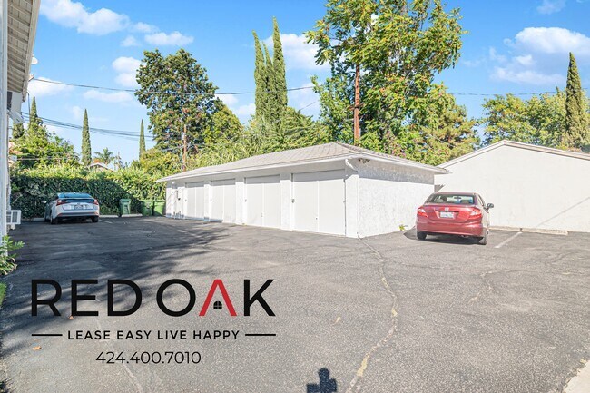 Building Photo - 14619 Moorpark St