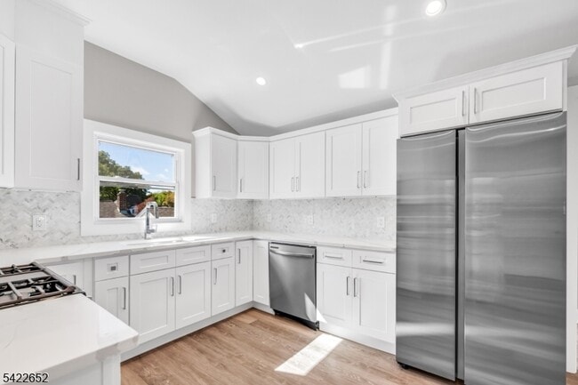 Building Photo - 715 Evans St