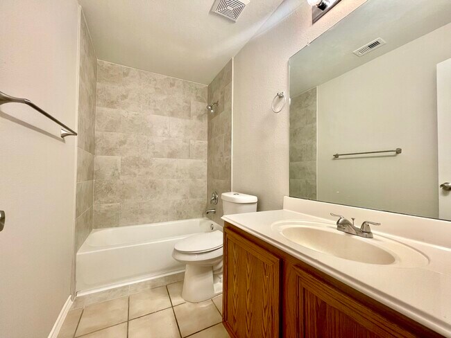 Building Photo - 5723 Wandering Creek Dr