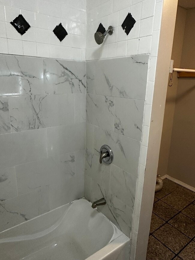 Building Photo - 435 S Poplar Ave