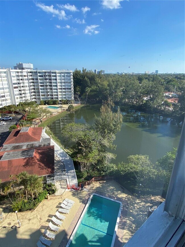 Building Photo - 1200 NE Miami Gardens Dr