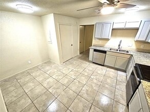 Building Photo - 724 Bluebonnet Dr
