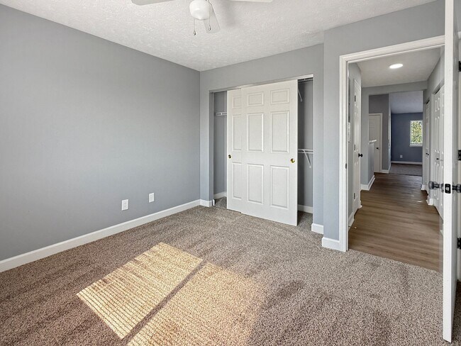 Building Photo - 7935 Circle Front Ct