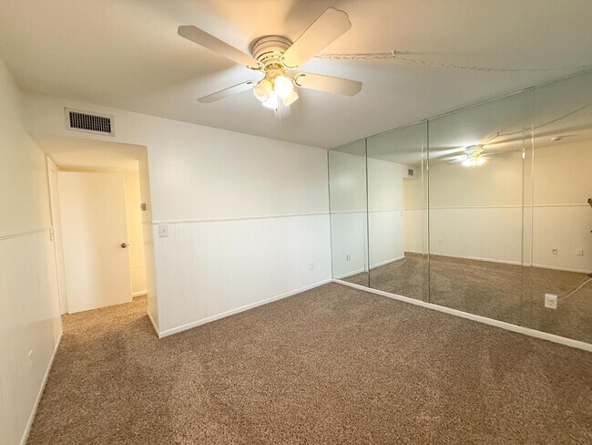 Building Photo - 775 N Village Dr